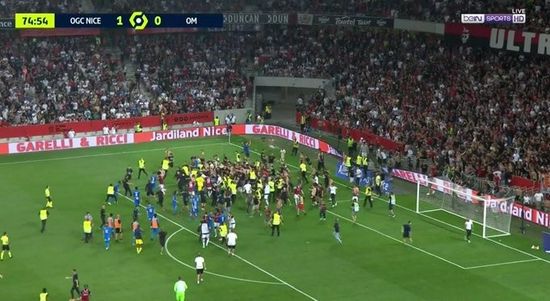 TA：切尔西冬窗无法召回卢卡库，球员租借合同中无相应条款据The Athletic消息，切尔西在将卢卡库外租至罗马的合同中，没有设置召回球员的条款。